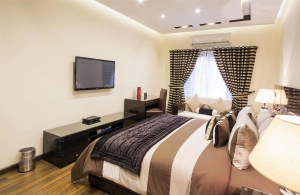 Royaute Luxury Suites and Hotel Gulberg Lahore image 1