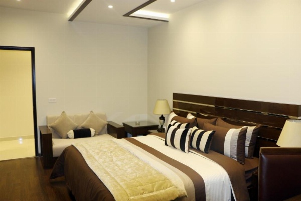 Royaute Luxury Suites and Hotel Gulberg Lahore image 6